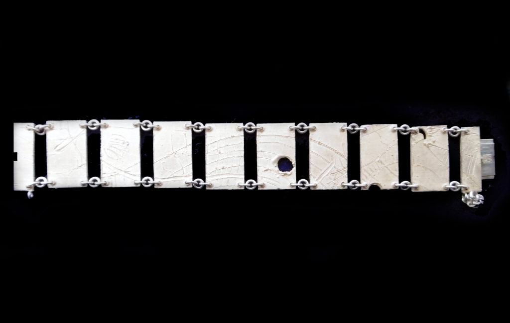 Senza titolo, 1972, bracciale in oro